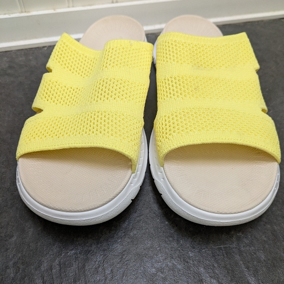 Easy Spirit Deion Yellow Open Toe Slide On Sandals - Picture 2 of 8